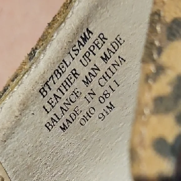 Leopard Print Women's Pumps - Picture 5 of 7